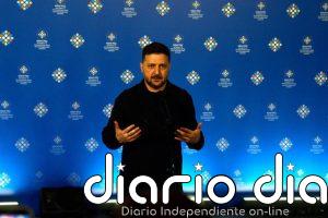 Zelenski afirma que Ucrania está por primera vez "suficientemente armada para defenderse de los ataques rusos"