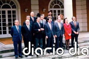 30 años de la investidura de Aznar: de los pactos con nacionalismos y el "España va bien" a tener ministros imputados