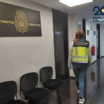 A prisión por robar en el interior de ocho vehículos y efectuar compras con tarjetas bancarias ajenas
