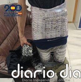 A prisión un hombre detenido en el aeropuerto de Melilla con más de 7,5 kilos de hachís bajo la ropa
