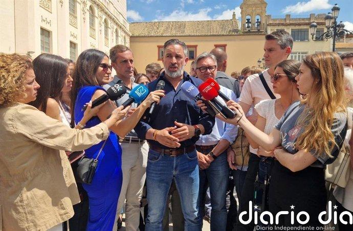 Abascal responde a Moreno sobre la prioridad nacional: "Está acusando de engañar al PP de Extremadura y Aragón"
