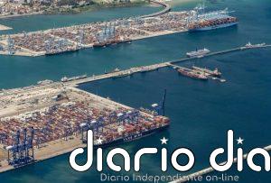 Activado un operativo para contener un vertido de 22.000 litros de aceite de palma en el puerto de Algeciras (Cádiz)
