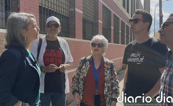 Adelante Andalucía protesta en Sevilla contra el cierre de la FP Básica Específica del IES Julio Verne de Pino Montano
