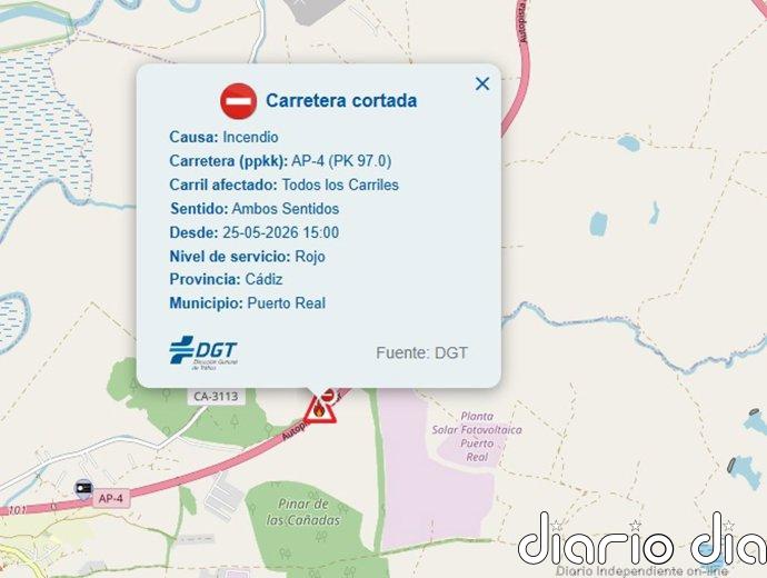 Afectados 7.000 m2 de vegetación por un incendio en la AP-4 en Puerto Real (Cádiz) con tráfico cortado varias horas
