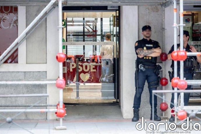 Agentes de la UCO salen de la sede del PSOE tras 12 horas recabando información del 'caso Leire Díez'