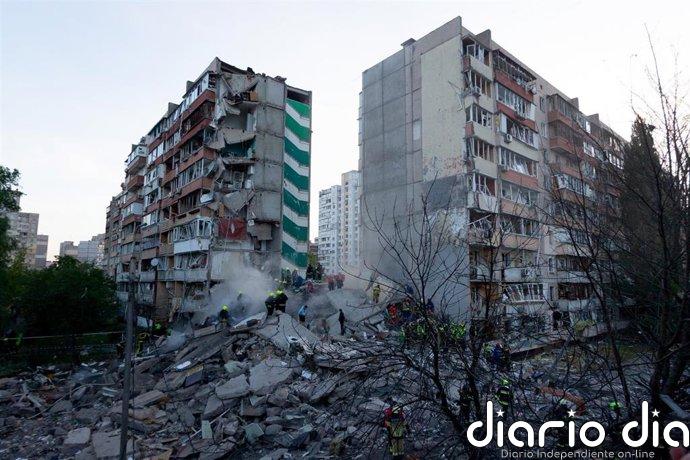 Al menos cinco heridos en un nuevo ataque masivo con misiles y drones rusos contra Kiev (Ucrania)