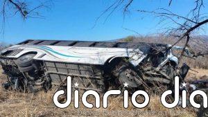 Al menos once muertos y más de 30 heridos tras volcar un autobús turístico rumbo a un balneario en Nayarit (México)