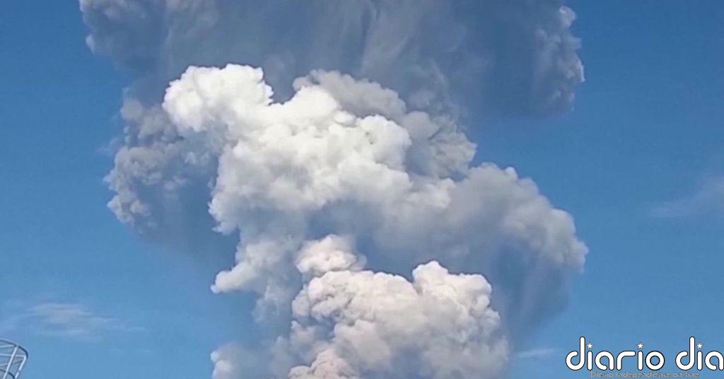 Al menos tres senderistas muertos tras una erupción súbita del volcán Dukono, en Indonesia
