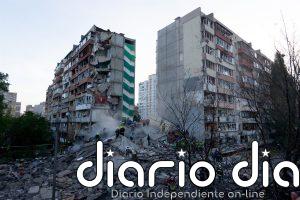 Al menos un muerto y 16 heridos en un nuevo ataque masivo con misiles y drones rusos contra Kiev (Ucrania)