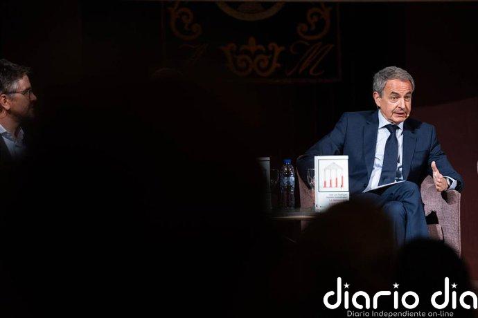 Almeida describe a Zapatero como el "primer expresidente imputado por corrupción" y condena este "triste récord" de PSOE