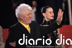 Almodóvar avisa en Cannes que "Europa nunca debe someterse a Trump": "Hay que ser escudo frente a estos monstruos"