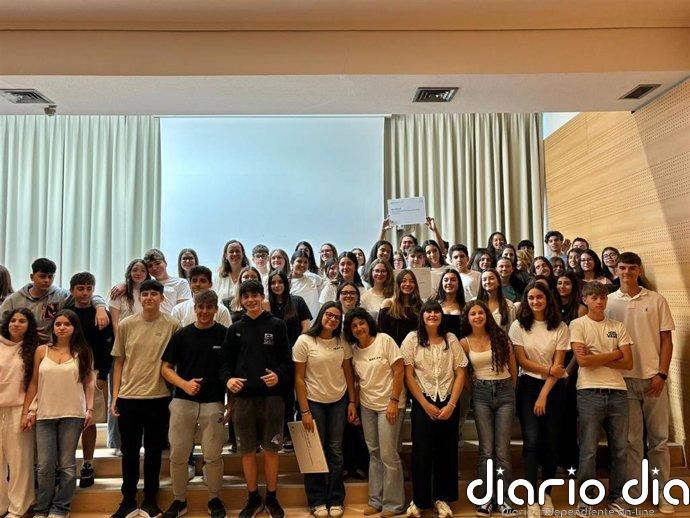 Alumnos del IES Sineu ganan el Premio Ibemprènjove con un proyecto que mejora el bienestar de jóvenes hospitalizados
