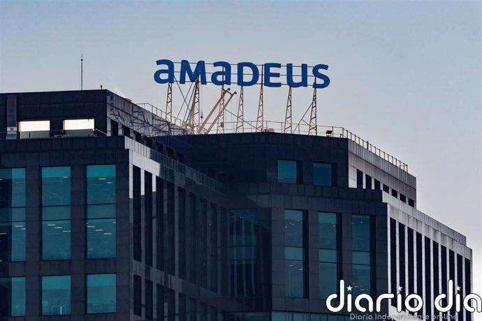 Amadeus mantiene estable su beneficio hasta marzo, limitado por Oriente, y confirma previsiones para 2026