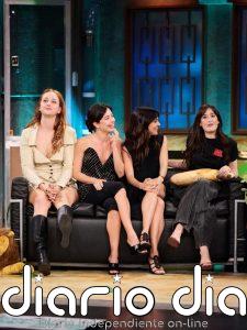 Anna Castillo convierte los leggings capri en el nuevo básico de invitada sofisticada