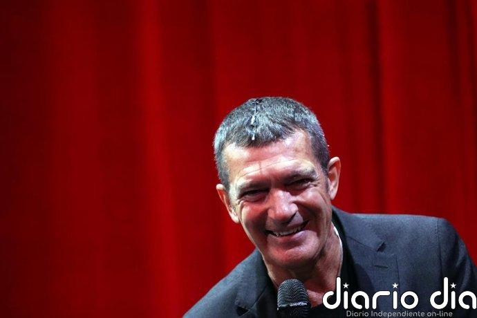 Antonio Banderas niega estar arruinado por la gestión del Teatro Soho CaixaBank: "Estoy a tope y amenazantemente feliz"