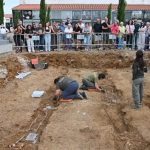 Aparecen restos de hasta 11 personas en una fosa clandestina en el cementerio de Castuera (Badajoz)