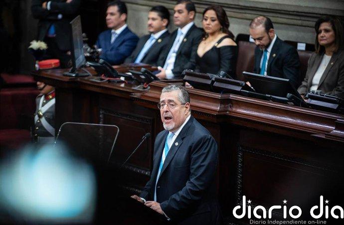 Arévalo aclara que la cooperación con EEUU contra el narcotráfico no incluye el despliegue militar