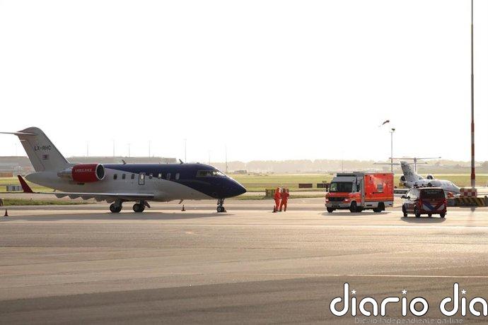 Aterriza en Ámsterdam el primer vuelo de evacuación del barco afectado por casos de hantavirus