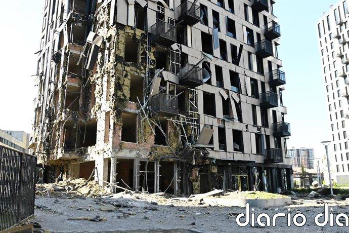 Aumentan a cinco los muertos por el ataque del domingo de Rusia contra Kiev y sus alrededores