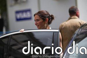 Ayuso felicita a Juanma Moreno por "arrasar" a la izquierda en Andalucía y asegura que Sánchez debería dimitir