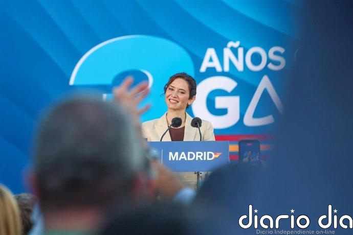 Ayuso subraya que Sánchez "ha unido su destino" a Zapatero y critica a un PSOE que ha pasado "de la ceja a la bandeja"
