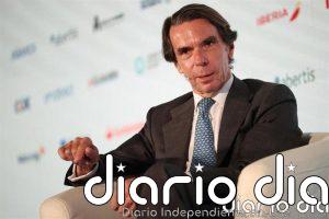 Aznar dice que el PSOE se está "desintegrando en tribus locales" y pide un Gobierno "fuerte" del PP que frene a Sánchez
