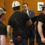Barbón traslada a los trabajadores de Mina Miura que estudiará extinguir la concesión actual para licitar el yacimiento