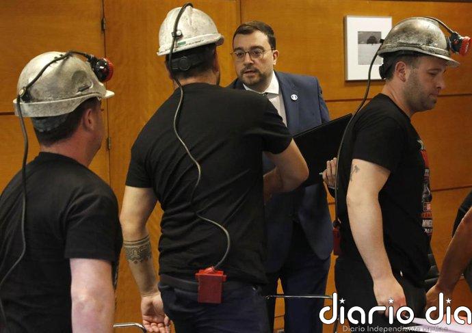 Barbón traslada a los trabajadores de Mina Miura que estudiará extinguir la concesión actual para licitar el yacimiento