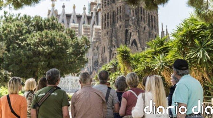 Barcelona finaliza la reurbanización de la calle Marina junto a la Sagrada Familia