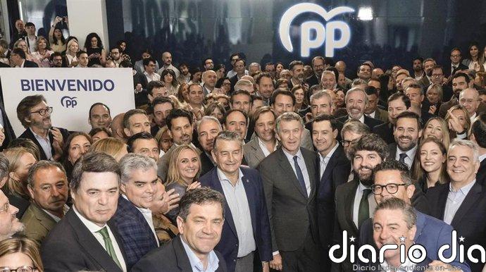 Barones del PP cierran filas con Moreno y creen que tiene legitimidad para gobernar en solitario, sin Vox