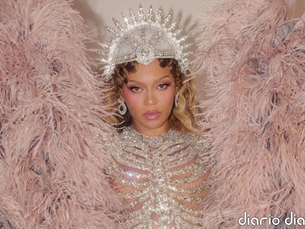Beyoncé vuelve, tras 10 años de ausencia, a la Gala MET con un vestido transparente con forma de esqueleto