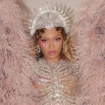 Beyoncé vuelve, tras 10 años de ausencia, a la Gala MET con un vestido transparente con forma de esqueleto
