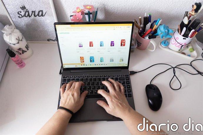 Bruselas estudia revisar las reglas de derechos de autor en mercado digital para abordar el avance de la IA