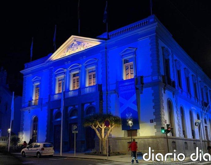Cabildo y Ayuntamiento de Santa Cruz celebran el ascenso a Segunda División del CDT, "un escudo que nunca dejó de creer"