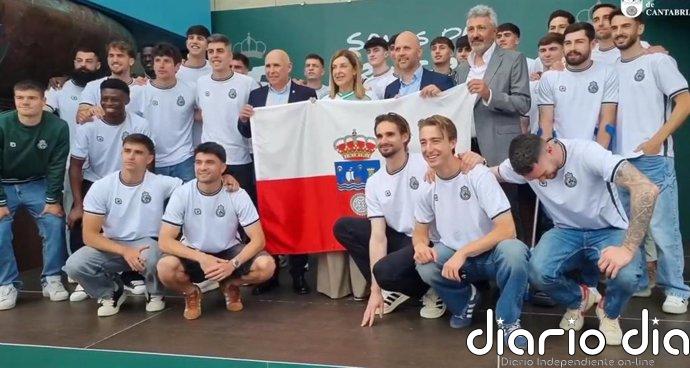 Cantabria homenajea al Racing tras lograr "mucho más que un ascenso"