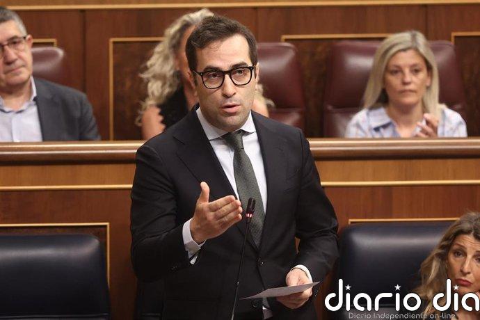 Carlos Cuerpo presume de la gestión de fondos UE y el PP le acusa de malgastarlos en circos, plantas y puntos selfie