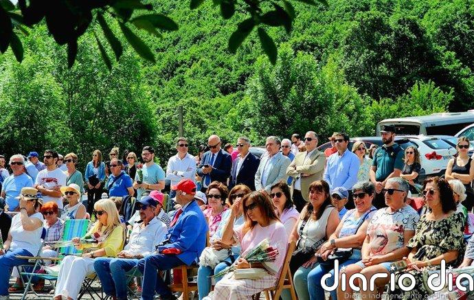 Cientos de romeros y campurrianos participan en la festividad de la Virgen de la Rosa