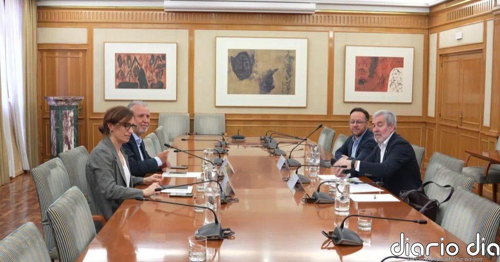 Clavijo reitera su disconformidad con llevar el buque a Canarias