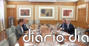 Clavijo reitera su disconformidad con llevar el buque a Canarias