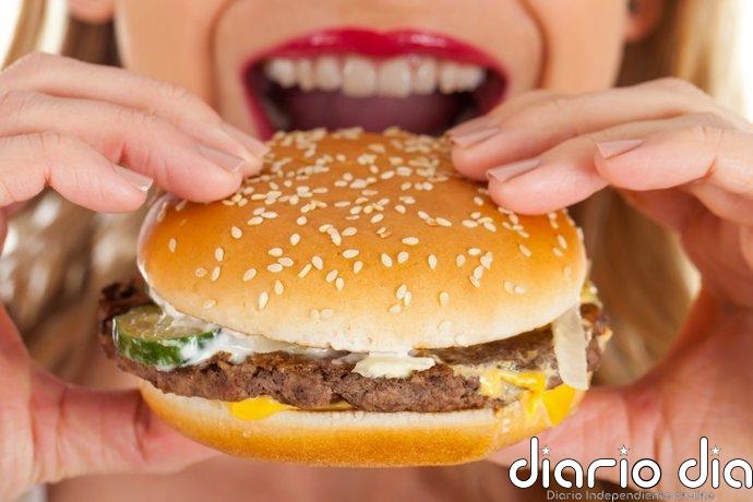 Comer fuera de casa y obesidad: el gran estudio que apunta a la comida rápida como factor clave del aumento de peso