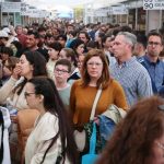 Cómics, thrillers y denuncia social atraen colas de lectores a la Fira del Llibre de València