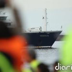 Comienza el desembarco de los pasajeros españoles del MV Hondius