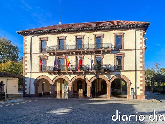 Comillas adjudica por 508.000 euros la gestión del aparcamiento regulado, que será gratis para los empadronados