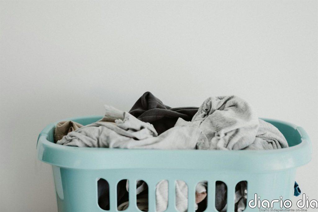 Cómo quitar las manchas de sudor de la ropa con productos que tienes en casa