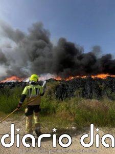 Controlado un nuevo incendio en la plata de reciclaje de Almonte (Huelva) que salió ardiendo en abril