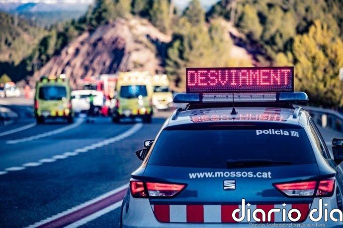 Cortada la AP-7 en Santa Margarida i Els Monjos (Barcelona) por el incendio de un camión