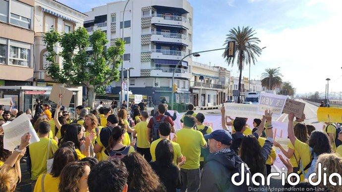 Cortada la N-II en Premià de Mar (Barcelona) por la huelga de docentes