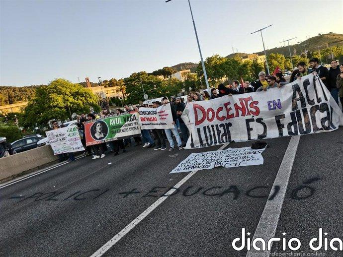 Cortados 3 tramos de la AP-7 en Sant Cugat y Montornès (Barcelona) por la manifestación de docentes