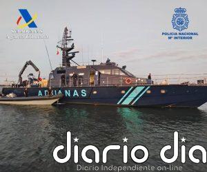 Dañada una nave de Vigilancia Aduanera en Almería tras un golpe sin heridos en una persecución a una narcolancha