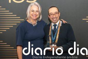 Daniel Burgos, presidente de MIU, galardonado en Washington con el DEAC Global Impact Award